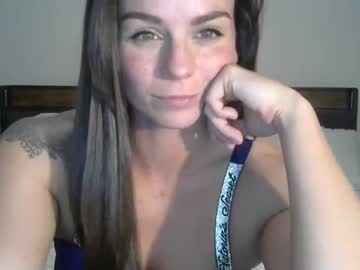 girl cam foxyelle24 image #2887315