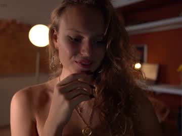 girl cam chillwithkira image #1897434