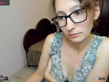 girl cam cuddlieskarina image #3385303