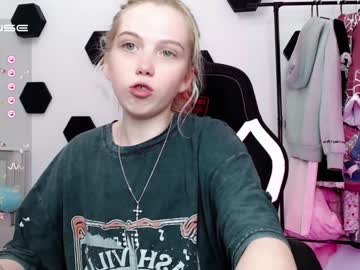 girl cam small_blondee image #2868471