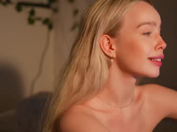 girl cam mother__of__dragons image #4613016