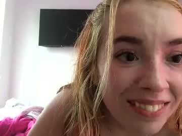girl cam princesschloequinn image #2847158
