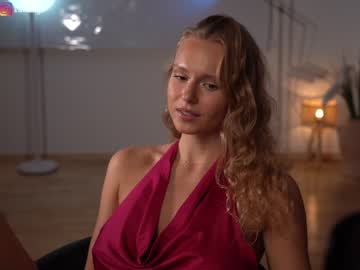 girl cam chillwithkira image #3561840