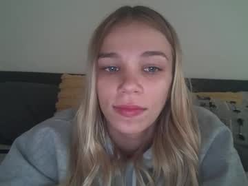 chloe_damian  cam