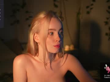 girl cam mother__of__dragons image #3709645