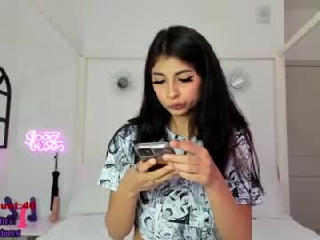 girl cam violetttflowers image #845906