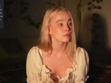 girl cam mother__of__dragons image #3719453