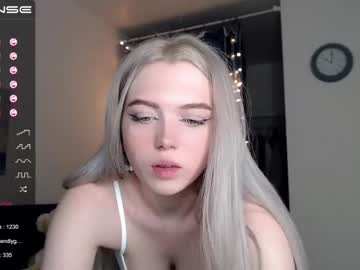 girl cam small_blondee image #851562