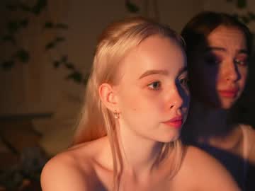girl cam mother__of__dragons image #3716020