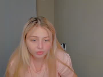 girl cam shy_blondiee image #2436904