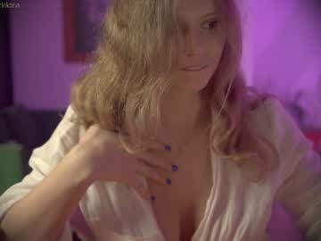 girl cam chillwithkira image #722014