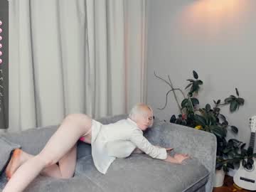 girl cam silvergloss image #3612972