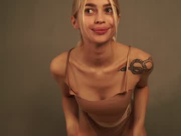 girl cam cuteelsa_ image #3219736