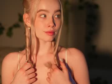 girl cam mother__of__dragons image #3724357