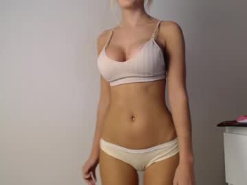 girl cam trixie_taylor image #4040602