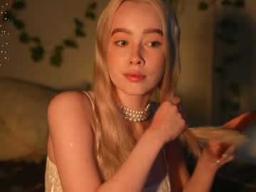 girl cam mother__of__dragons image #3747403