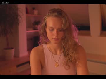 girl cam chillwithkira image #1243117
