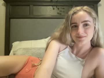 girl cam peachezzs image #1340736