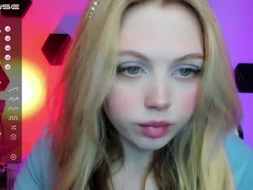 girl cam small_blondee image #2634120