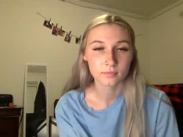 girl cam petiteblondie13 image #4623337
