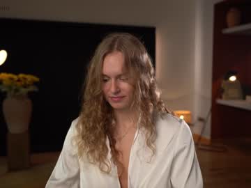 girl cam chillwithkira image #2012208