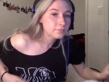 girl cam petiteblondie13 image #4622595