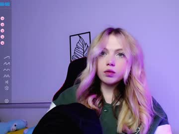 girl cam small_blondee image #2498654