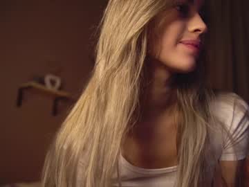 girl cam cuteelsa_ image #3804226