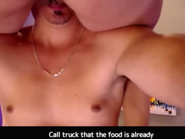 couple cam flor_thi image #1965064