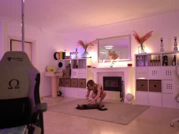 girl cam hannahjames710 image #3068730