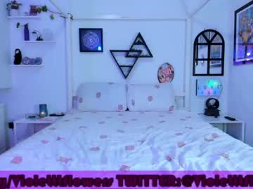 girl cam violetttflowers image #256213