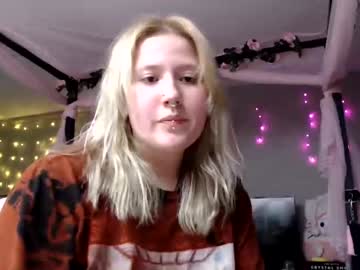 girl cam myymelodyy666 image #2500039