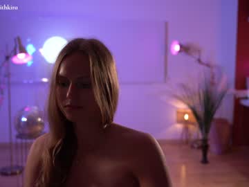 girl cam chillwithkira image #2732564