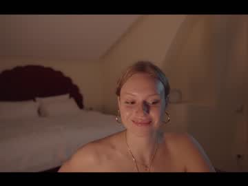 girl cam chillwithkira image #1051585