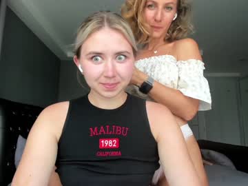 couple cam mrs_kiss_vhs image #2710253