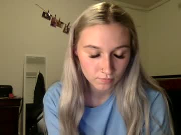 girl cam petiteblondie13 image #4623347