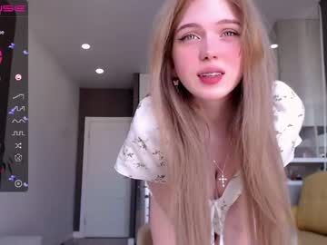 girl cam small_blondee image #1245228