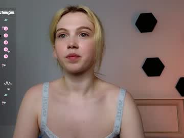girl cam small_blondee image #2983161