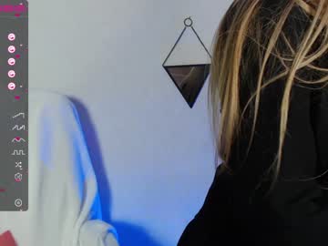 girl cam yourvirusqueen_ image #1402984