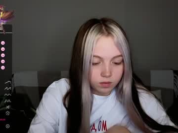 girl cam small_blondee image #3688413